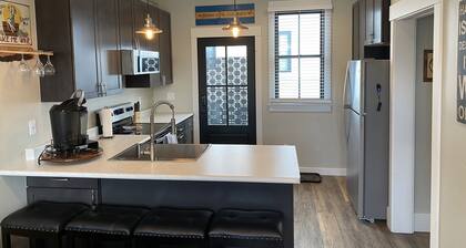 Newer Build-Just a Block to Main St.-Mountain Views