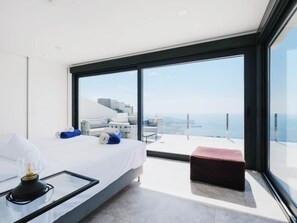 4 slaapkamers, een strijkplank/strijkijzer, internet, beddengoed