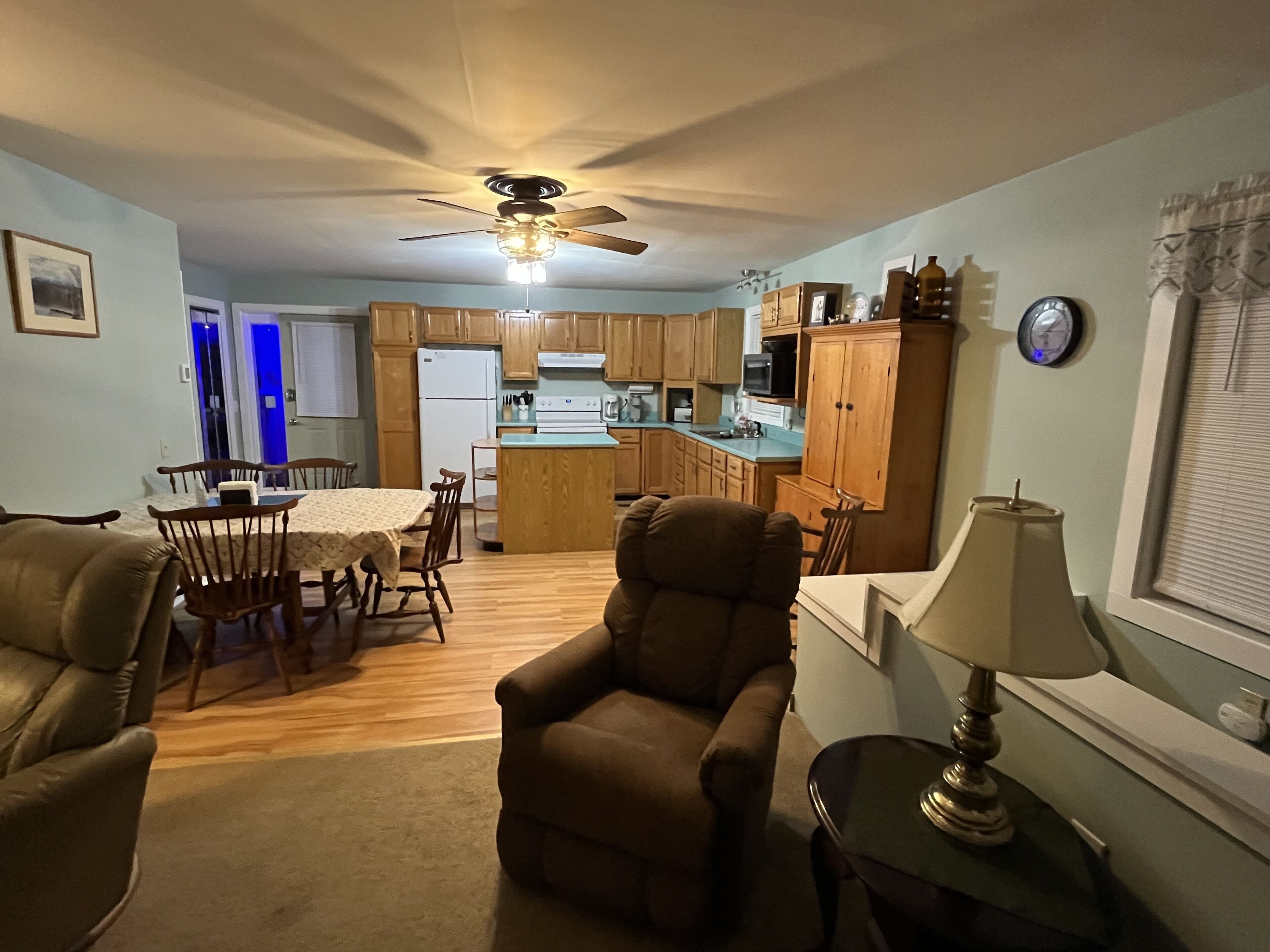 Smart TV, chimenea y reproductor de DVD 