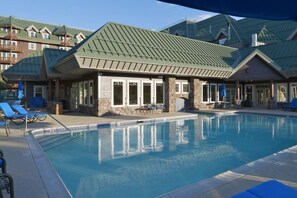 Piscina coperta, piscina all'aperto