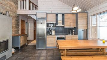 Frigorifero, microonde, lavastoviglie, pentole/stoviglie/utensili