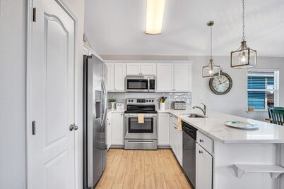 PURPLE PARROT.. HEATED Private Pool! Centrally Located! GOLF CART ZONE! 