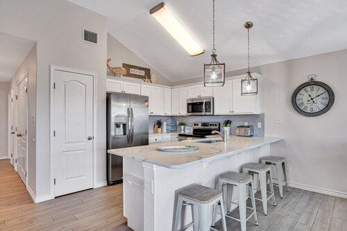 PURPLE PARROT.. HEATED Private Pool! Centrally Located! GOLF CART ZONE! 