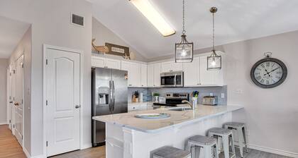 PURPLE PARROT.. HEATED Private Pool! Centrally Located! GOLF CART ZONE!