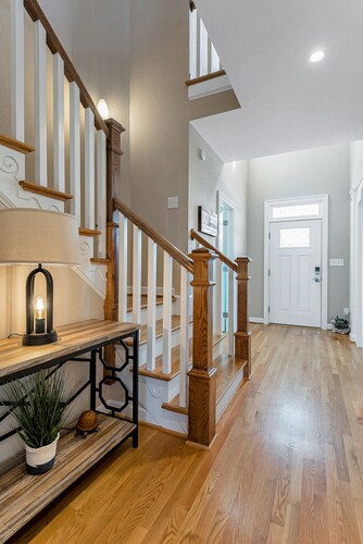 5 bed 3.5 bath Home, 5 minutes Walk to Beach!