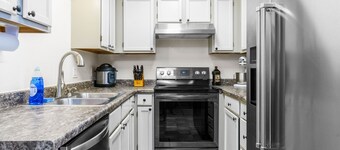 The Moose Crossing Close to Airport, Centrally Located, Garage, newly remodeled