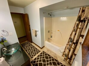 Combined shower/bathtub, towels, soap, toilet paper - Wister Lake Cabin (Wister)