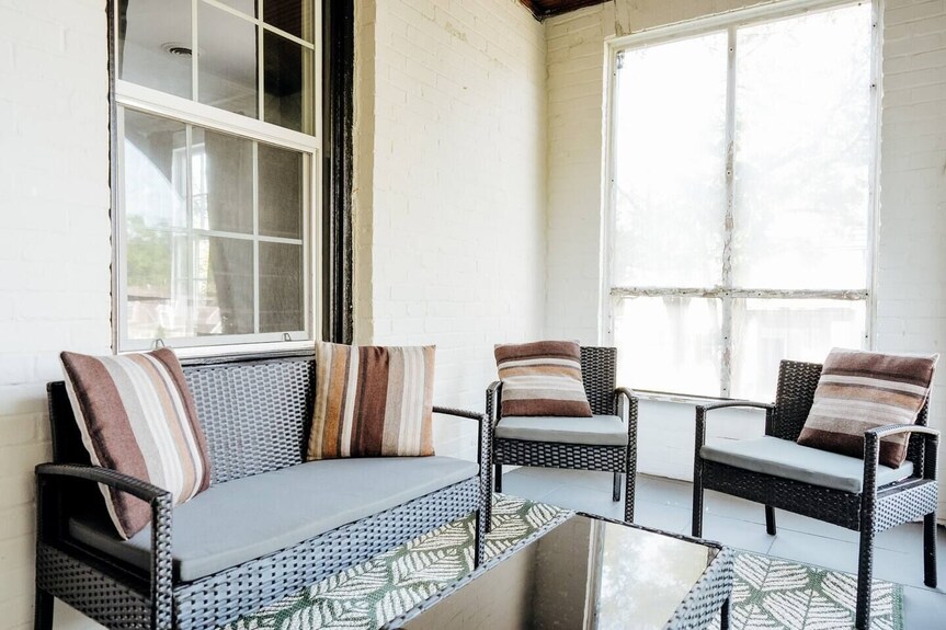 Chic 2br Stay | Cozy Living & High-speed Wifi - Montgomery, AL
