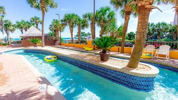 Innendørsbasseng og utendørsbasseng