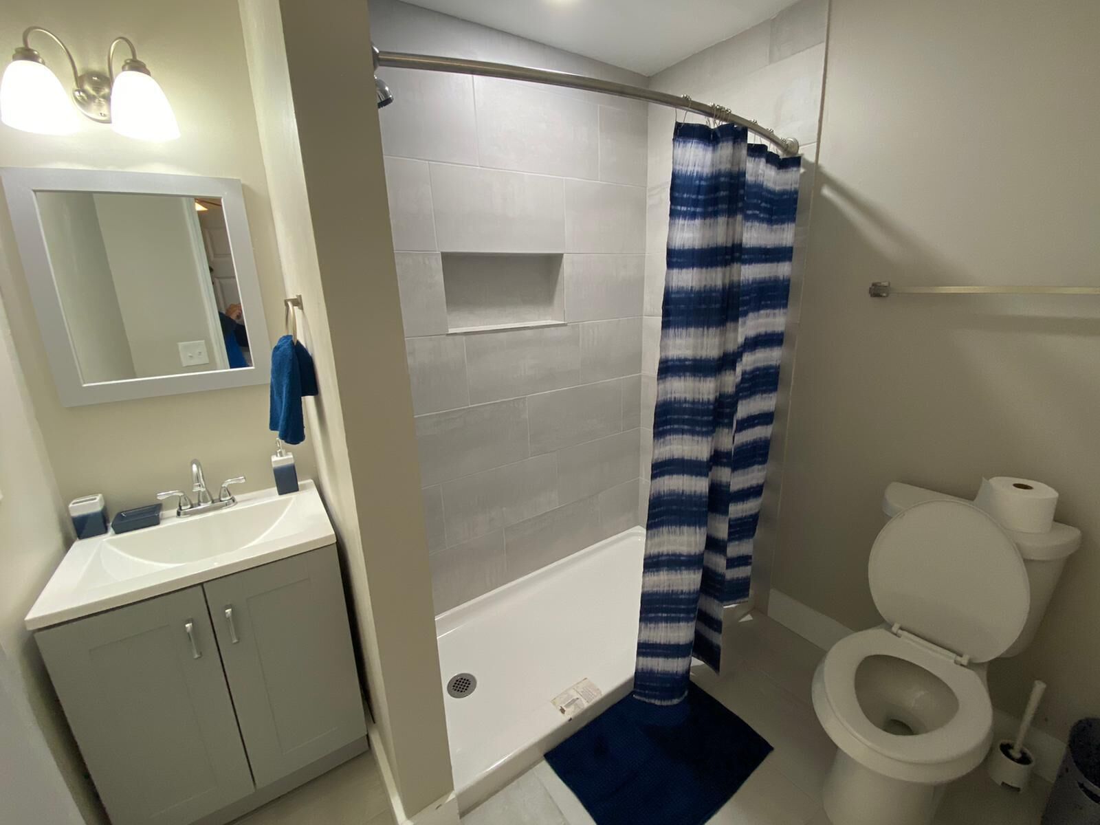 Combined shower/tub, hair dryer, towels, soap
