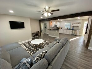 Smart TV - Conveniently Located close to the City Center (Marietta)