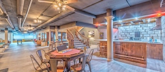 777Rentals - 11BR/11BA - Bowling Villa