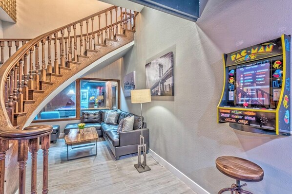 Interior - 777Rentals - 11BR/11BA - Bowling Villa (Las Vegas)