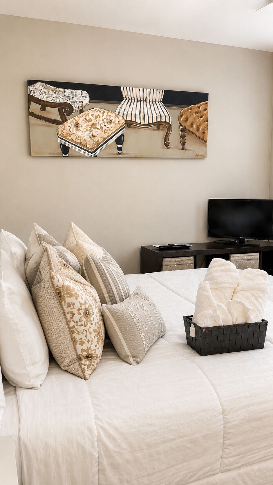 1 bedroom, desk, iron/ironing board, WiFi (free)