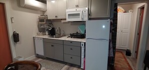 Kühlschrank, Mikrowelle, Ofen, Geschirrspüler