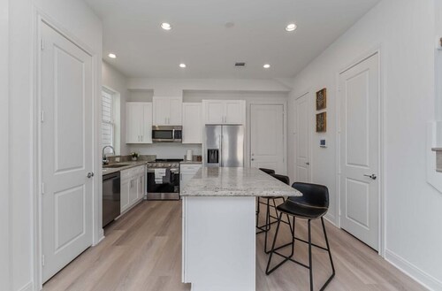 Modern Luxury 3 bedroom House in Medical Center