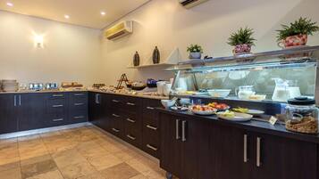Daily buffet breakfast for a fee