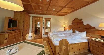 Ferienwohnung 29 qm Zirbenstube, Wohn-/Schlafraum kombiniert und Terrasse, App. 8