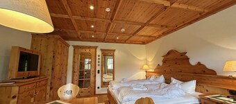 Appartement Nr. 8 Zirbenstube, Wohn-/schlafraum 28 qm mit Terrasse Ostlage