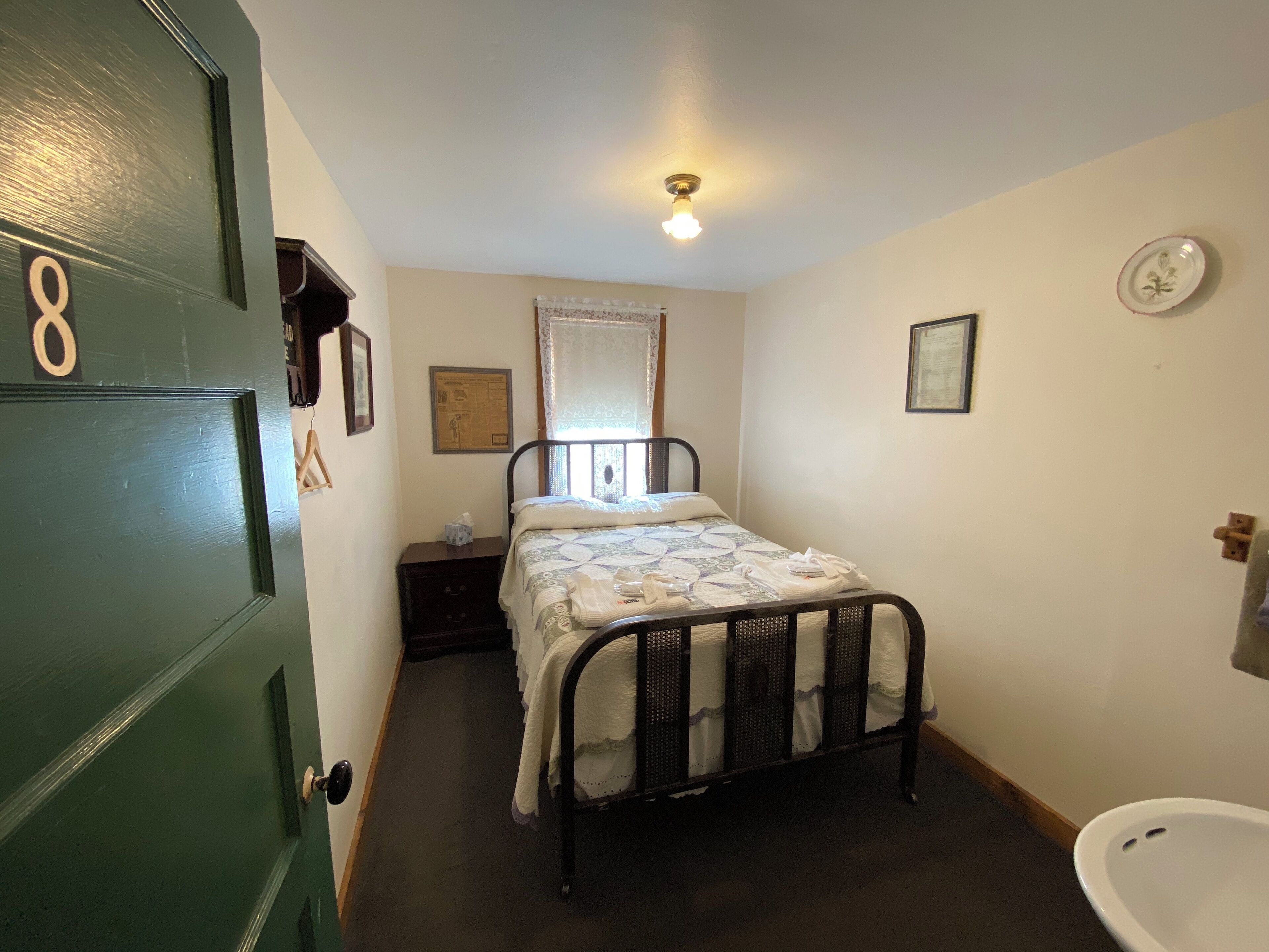 ห้องคอมฟอร์ทดับเบิล, เตียงใหญ่ 1 เตียง, วิวเมือง, ติดภูเขา | ห้องพักตกแต่งอย่างมีเอกลักษณ์, ตกแต่งพิเศษโดยเฉพาะ, ผ้าม่านกันแสง