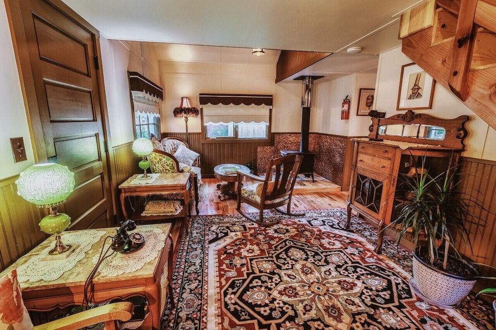 McCarthy Lodge Resort by null