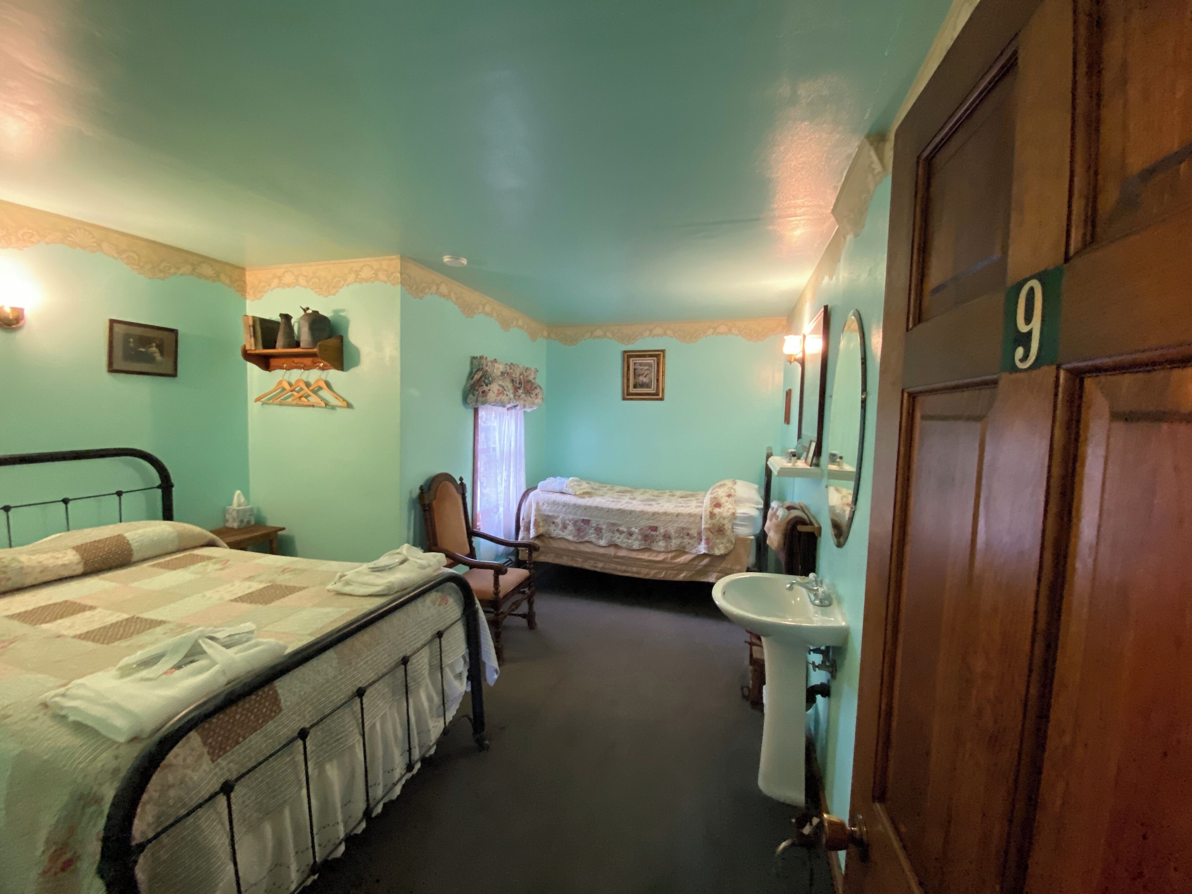 ห้องคอมฟอร์ททริปเปิล | ห้องพักตกแต่งอย่างมีเอกลักษณ์, ตกแต่งพิเศษโดยเฉพาะ, ผ้าม่านกันแสง