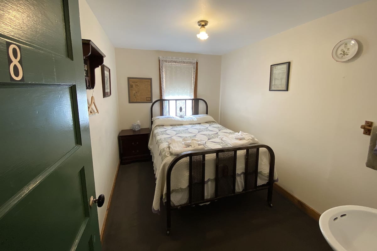 Comfort Double Room, 1 Double Bed, City View, Mountainside | Premium bedding, individually decorated, individually furnished