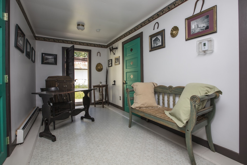 Ma Johnson’s Historical Hotel by null