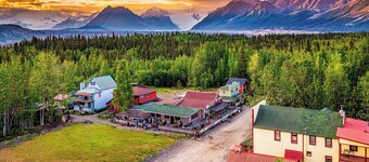 McCarthy Lodge Resort