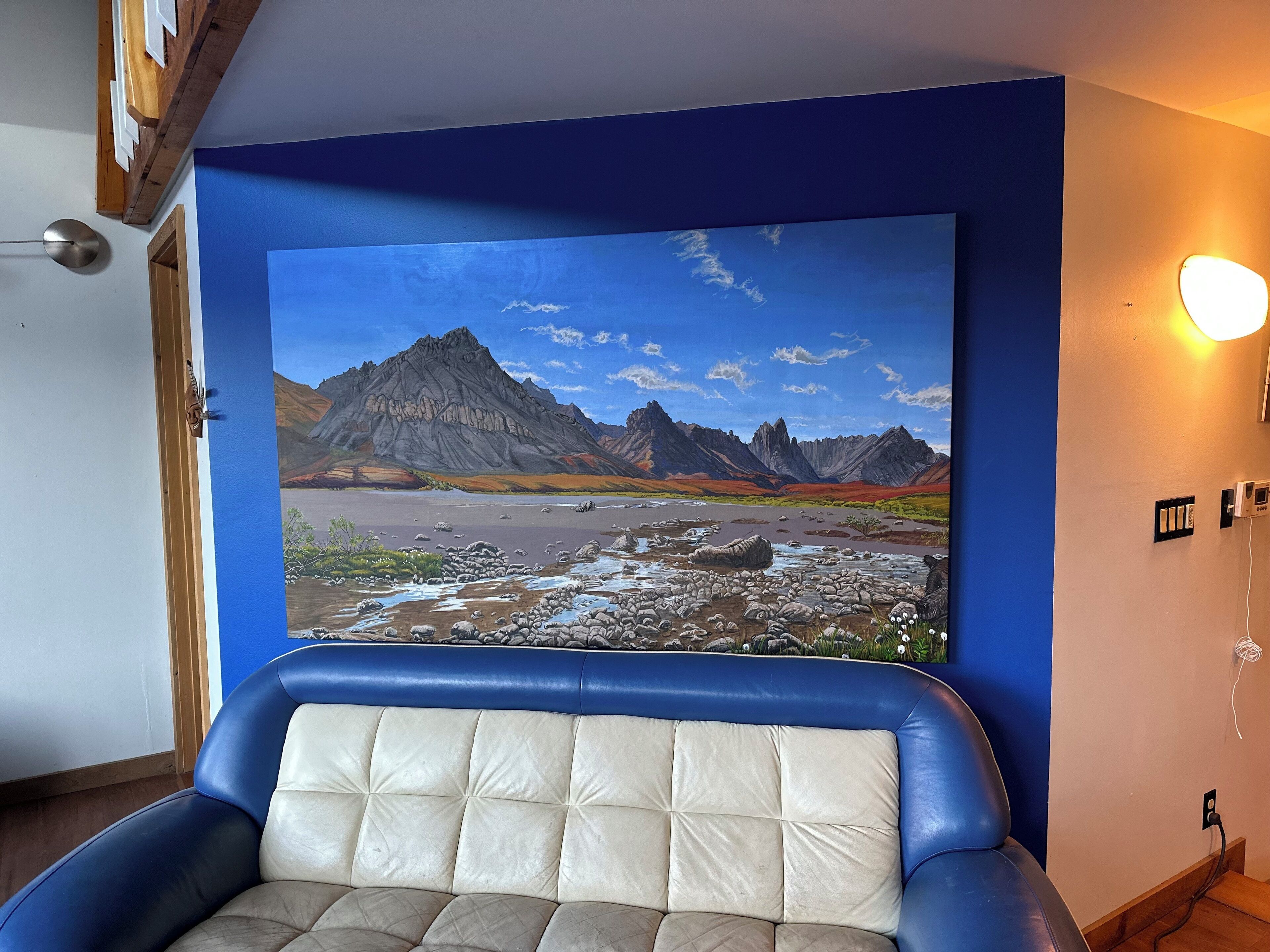 Design-huoneisto, kylpyhuone makuuhuoneen yhteydessä, vuoristonäköala | Yksilöllisesti sisustettu, yksilöllisesti kalustettu, pimennysverhot