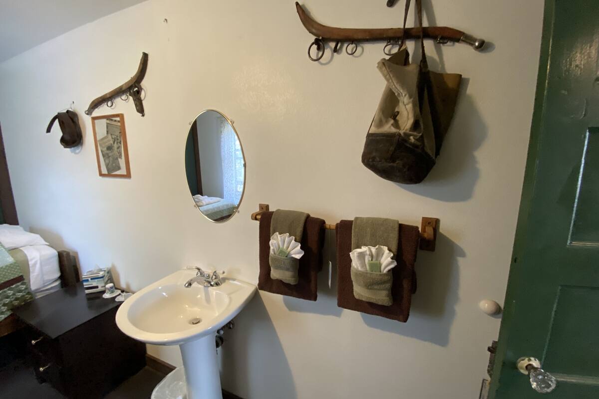 comfort twin room | 1 bedroom, premium bedding, individually decorated