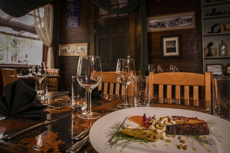 3 间餐厅,供应早餐、午餐和晚餐,美洲菜