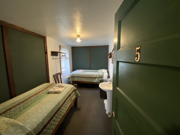 ห้องคอมฟอร์ททวิน | ห้องพักตกแต่งอย่างมีเอกลักษณ์, ตกแต่งพิเศษโดยเฉพาะ, ผ้าม่านกันแสง