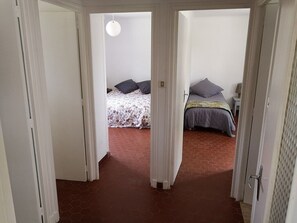 2 Schlafzimmer, Reisekinderbett, kostenloses WLAN, Bettwäsche
