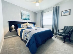 3 quartos, ferros/tábuas de passar roupa, berço de viagem