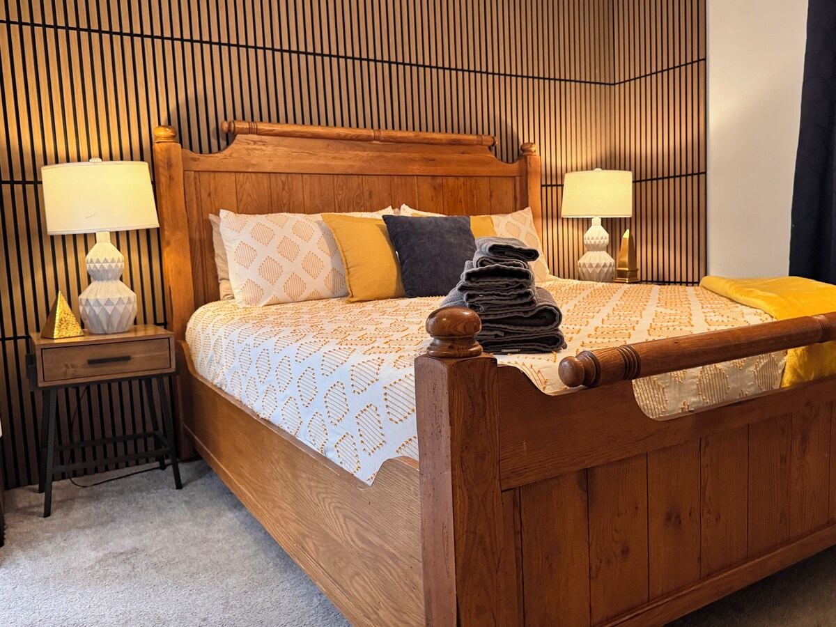 RelaxJax - a Private Paradise in a Pristine Neighborhood
Fenced yard w/grill.