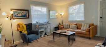 RelaxJax - a Private Paradise in a Pristine Neighborhood
Fenced yard w/grill.