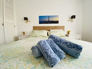 2 chambres, coffres-forts dans les chambres, fer et planche à repasser