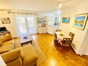 Smart TV, books - Large apartment Son Bou - Kids Friendly (San Jaime Mediterráneo)