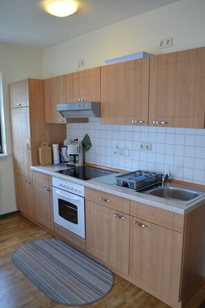 Kjøleskap, mikrobølgeovn og ovn