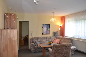 Unclassified image, 2 of 15, button - FeWo Ostwind - Reek, Renate & Reinhold (Insel Poel)