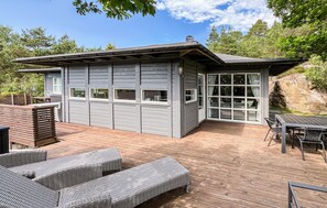 Outdoor dining - Stunning home in Mandal with kitchen (Mandal)