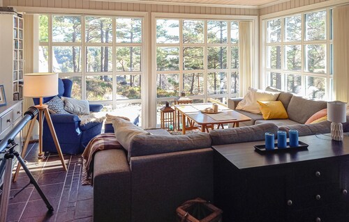 Stunning home in Mandal with kitchen