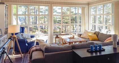 Stunning home in Mandal with kitchen