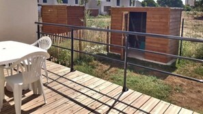 Outdoor dining - Seaside vacations, south of France. (Sérignan)