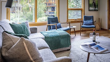 Smart-TV, Kamin, Netflix, Streaming-Dienste