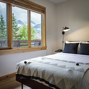 2 bedrooms, desk, iron/ironing board, travel crib