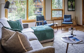 Smart TV, fireplace, Netflix, streaming services