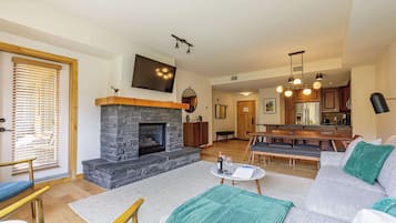 Smart TV, fireplace, Netflix, streaming services