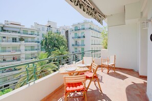 Outdoor dining - Le Capitole (Nice)